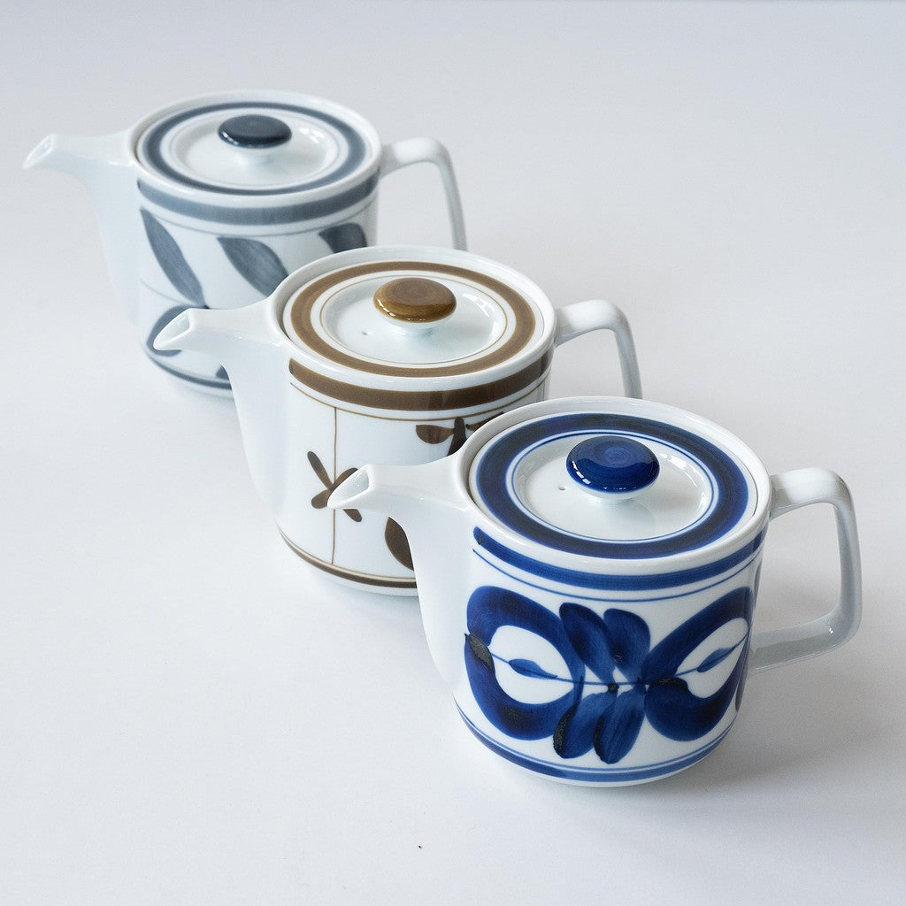 Nishikai Pottery Hasami Pot Large Majolica Pattern Capacity Approximately 550ml Easy to Clean with Tea Strainer (Super Stainless with Tea Strainer) Hasami Yaki Tableware Black Tea Tea Green Tea Japanese Tableware Made in Japan 60157
