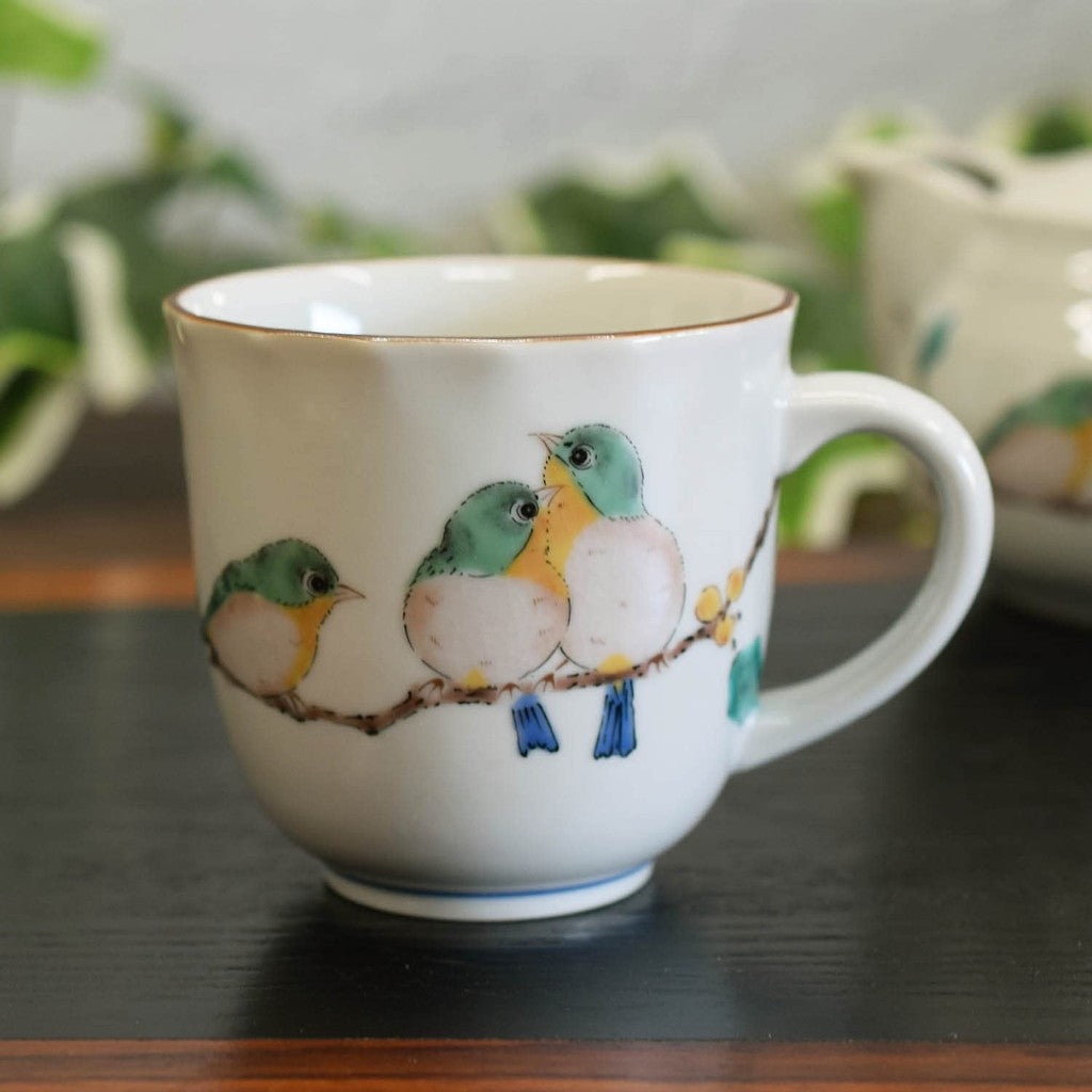 Stylish Kutani Ceramic Mug from Waza no Kura – Premium Quality, Elegant Design, Perfect for Gifts and Birthday Presents, Featuring a Beautiful Mejiro Pattern.