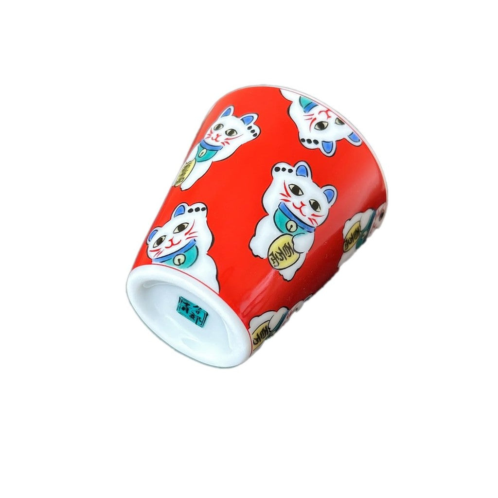 【made in japan】
Kutani Ceramics Aokō Kiln Lucky Choko Sake Cup Maneki Neko Porcelain Japanese Tableware Made in Japan KSO-07. Perfect for traditional dining or as a decorative piece for your home.