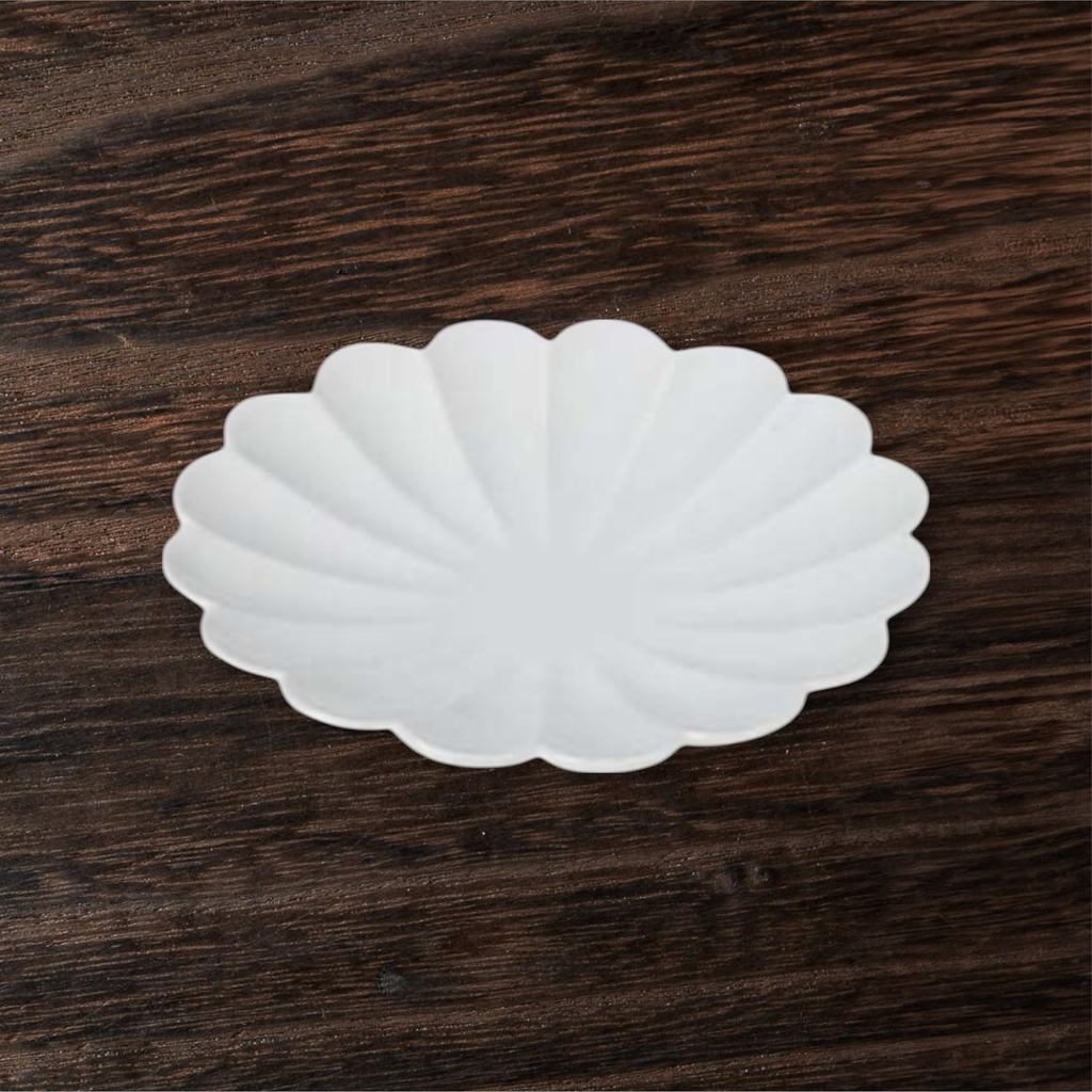 Takumibufu Arita Ware 13cm Small Plate White Matte Chrysanthemum Pattern Japanese Porcelain