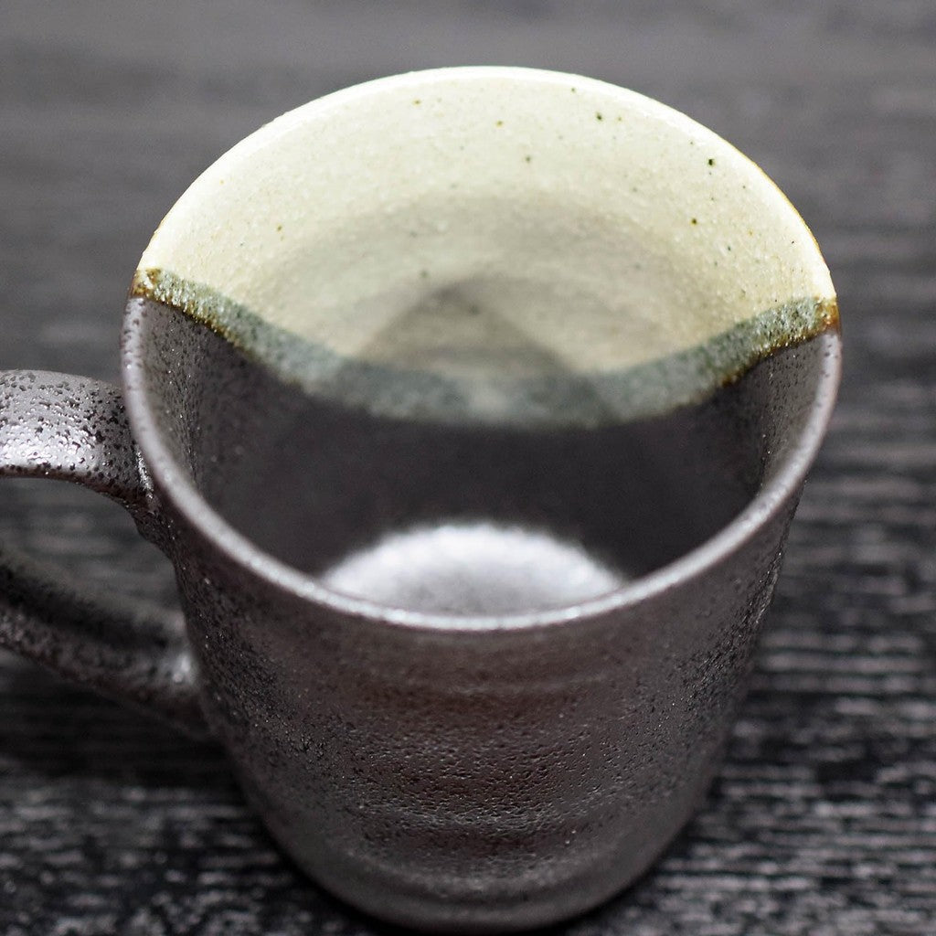 Stylish Kutani Porcelain Mug with Gold Leaf Design - Luxury Japanese Tableware, High-Quality Brand, Perfect for Home Decor or Gift