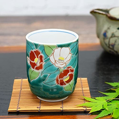 【made in japan】
Waza no Kura Kutani ware tea cup, camellia design, stylish teacup, porcelain brand, Japanese tableware, gift for the celebration of the 70th birthday.