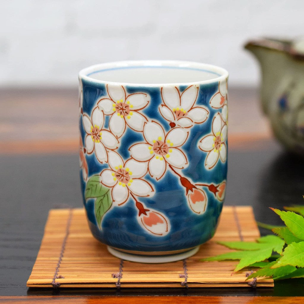 【made in japan】
Waza no Kura Kutani Ware Teacup Sakura Stylish Tea Cup Ceramics Brand Japanese Tableware Gift for Celebrating a 70th Birthday