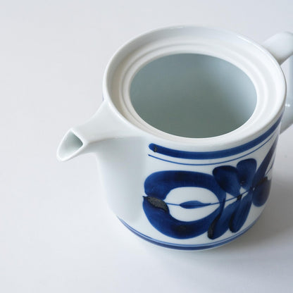 Nishikai Pottery Hasami Pot Large Majolica Pattern Capacity Approximately 550ml Easy to Clean with Tea Strainer (Super Stainless with Tea Strainer) Hasami Yaki Tableware Black Tea Tea Green Tea Japanese Tableware Made in Japan 60157
