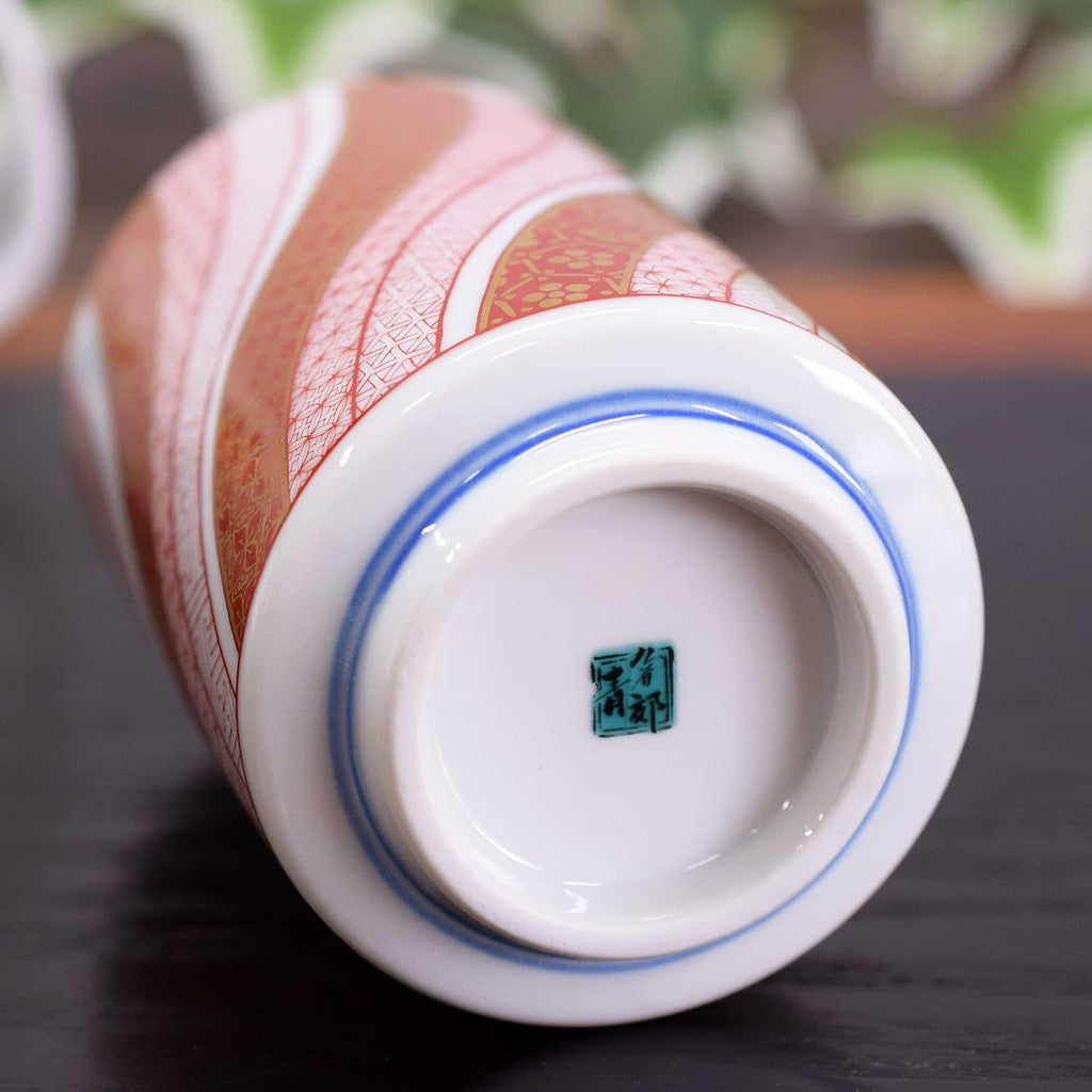 【made in japan】
Waza no Kura Stylish Kutani Porcelain High-Quality Tea Cup with Kinrande Pattern Ceramic Japanese Tableware Made in Japan