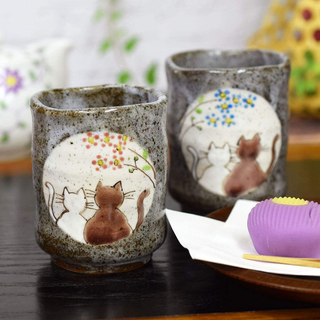 【made in japan】
Pair of stylish Yunomi (tea cups) - Kutani ware - Couple's Yunomi - Sunlit Yunomi tea bowls - Ceramic brand - Japanese tableware - Made in Japan.