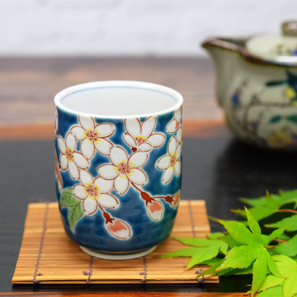 【made in japan】
Waza no Kura Kutani Ware Teacup Sakura Stylish Tea Cup Ceramics Brand Japanese Tableware Gift for Celebrating a 70th Birthday
