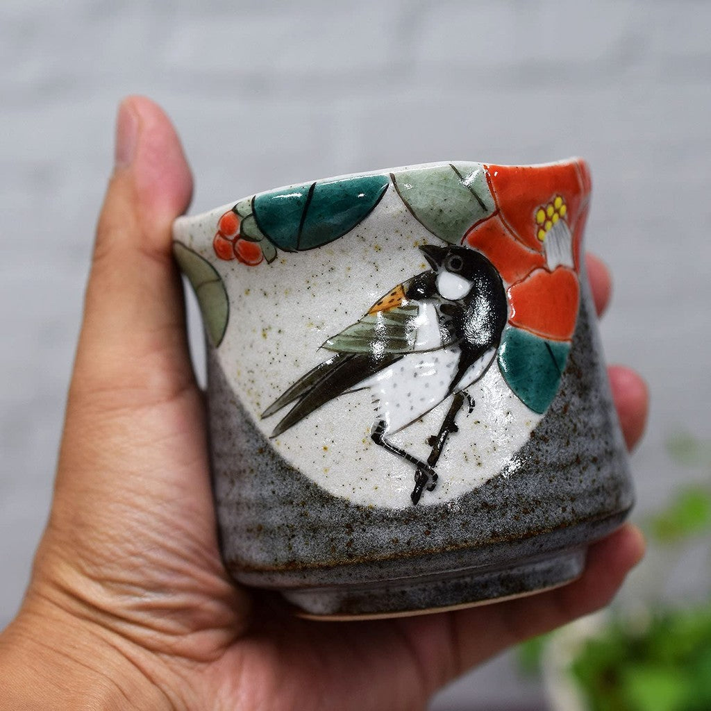 【made in japan】
Stylish Yunomi (tea cup) - Kutani ware, featuring camellia and Japanese bush warbler design, ceramic, brand, Japanese tableware, made in Japan.