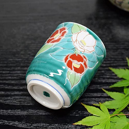 【made in japan】
Waza no Kura Kutani ware tea cup, camellia design, stylish teacup, porcelain brand, Japanese tableware, gift for the celebration of the 70th birthday.