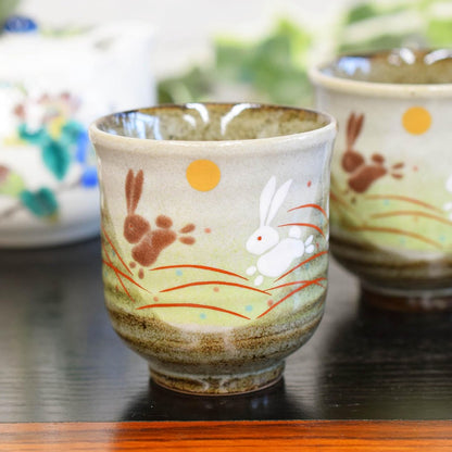 【made in japan】
Pair of stylish tea cups, Kutani ware, couple's tea cups, moon rabbit design, tea bowls, ceramic, brand, Japanese tableware, made in Japan.