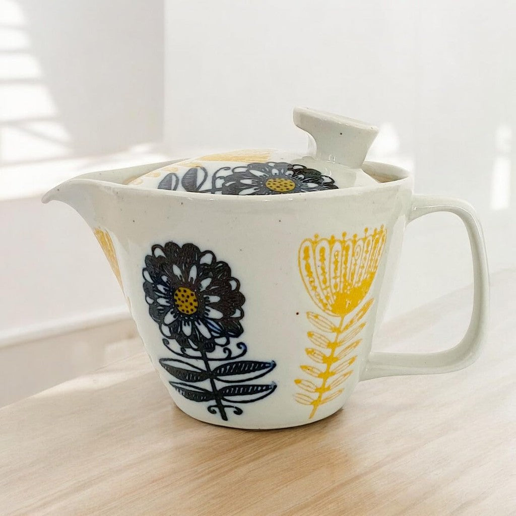 J-kitchens Teapot, Hasami Ware, Made in Japan, with Strainer, 240ml, Large, for One to Two Persons, Nordic Flower Design, Black, Microwave Safe, Dishwasher Safe.