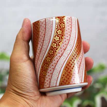 【made in japan】
Waza no Kura Stylish Kutani Porcelain High-Quality Tea Cup with Kinrande Pattern Ceramic Japanese Tableware Made in Japan