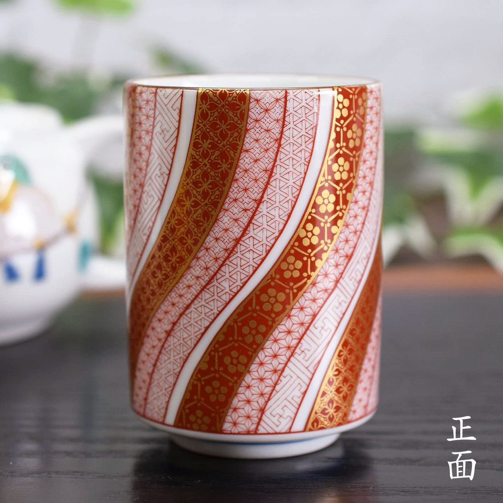 【made in japan】
Waza no Kura Stylish Kutani Porcelain High-Quality Tea Cup with Kinrande Pattern Ceramic Japanese Tableware Made in Japan