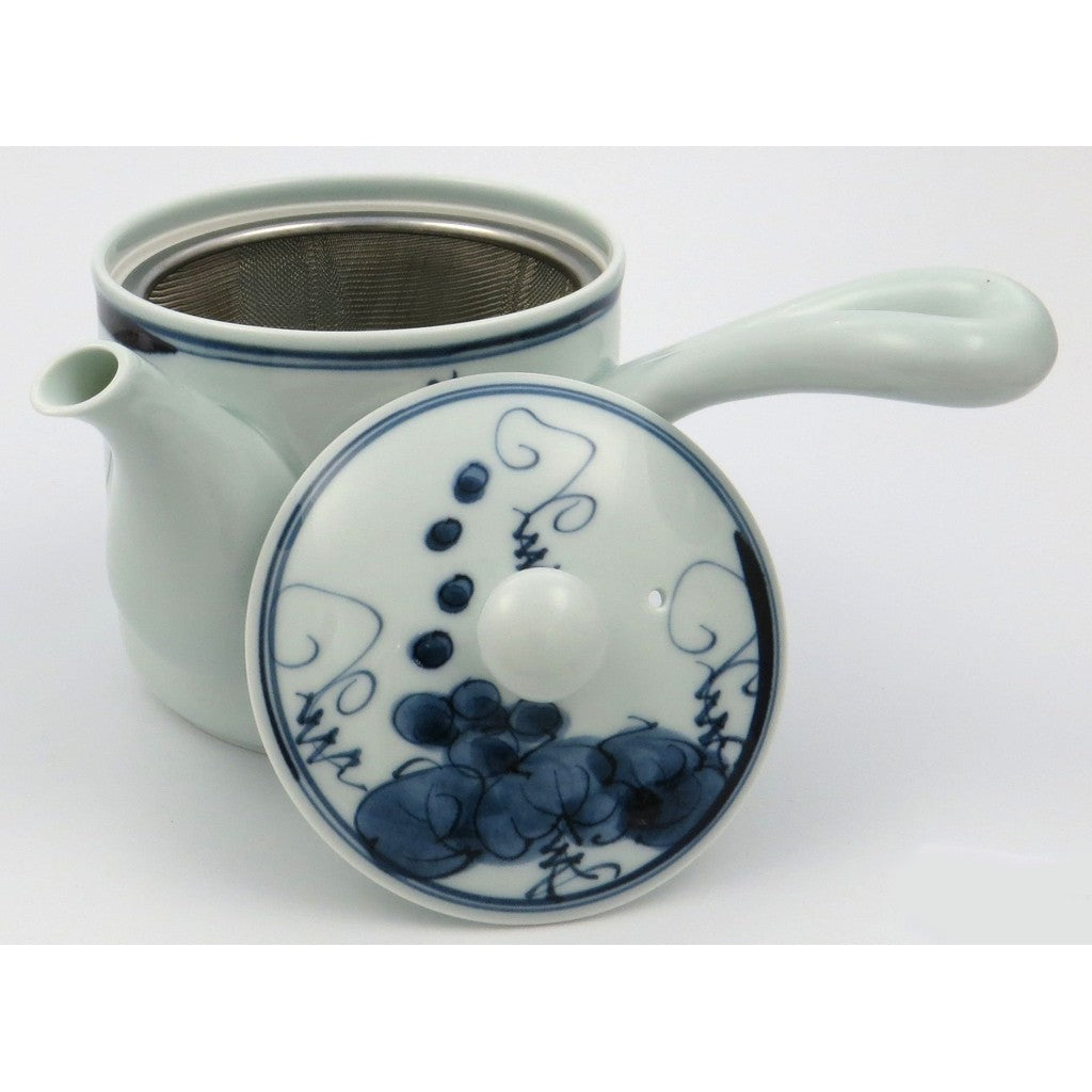 Hasami Ware Issei Pottery Lightweight Fuwari Chidori Lightweight Teapot Pot Larger Size Grape Design Approximately 18cm wide x 15cm deep x 11.5cm high Capacity approximately 400ml Porcelain Made in Japan 23043
