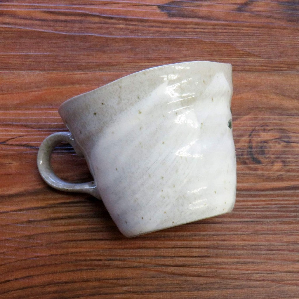 Stylish Kutani ware mug, Hanayu - a perfect gift for celebrations such as the 60th birthday (Kanreki), 70th birthday (Koki), 77th birthday (Kiju), or just as a birthday present.