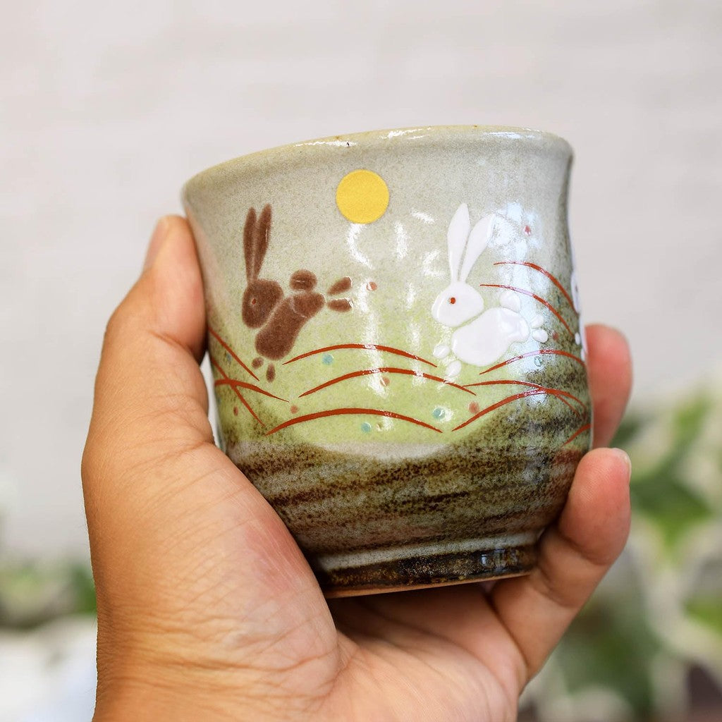 【made in japan】
Pair of stylish tea cups, Kutani ware, couple's tea cups, moon rabbit design, tea bowls, ceramic, brand, Japanese tableware, made in Japan.