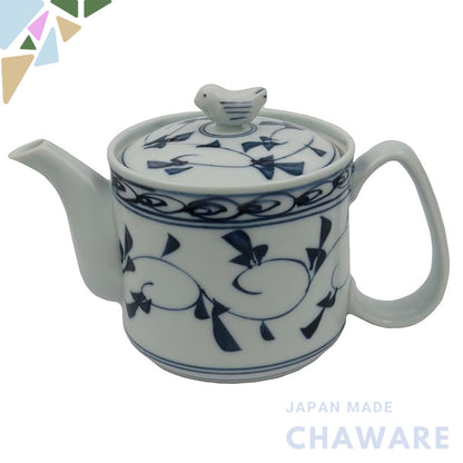 Hasami Yaki Issei Toki Lightweight Fuwari Lightweight Pot Kyūsu Teapot Large Size with Patterned Arabesque, approximatel