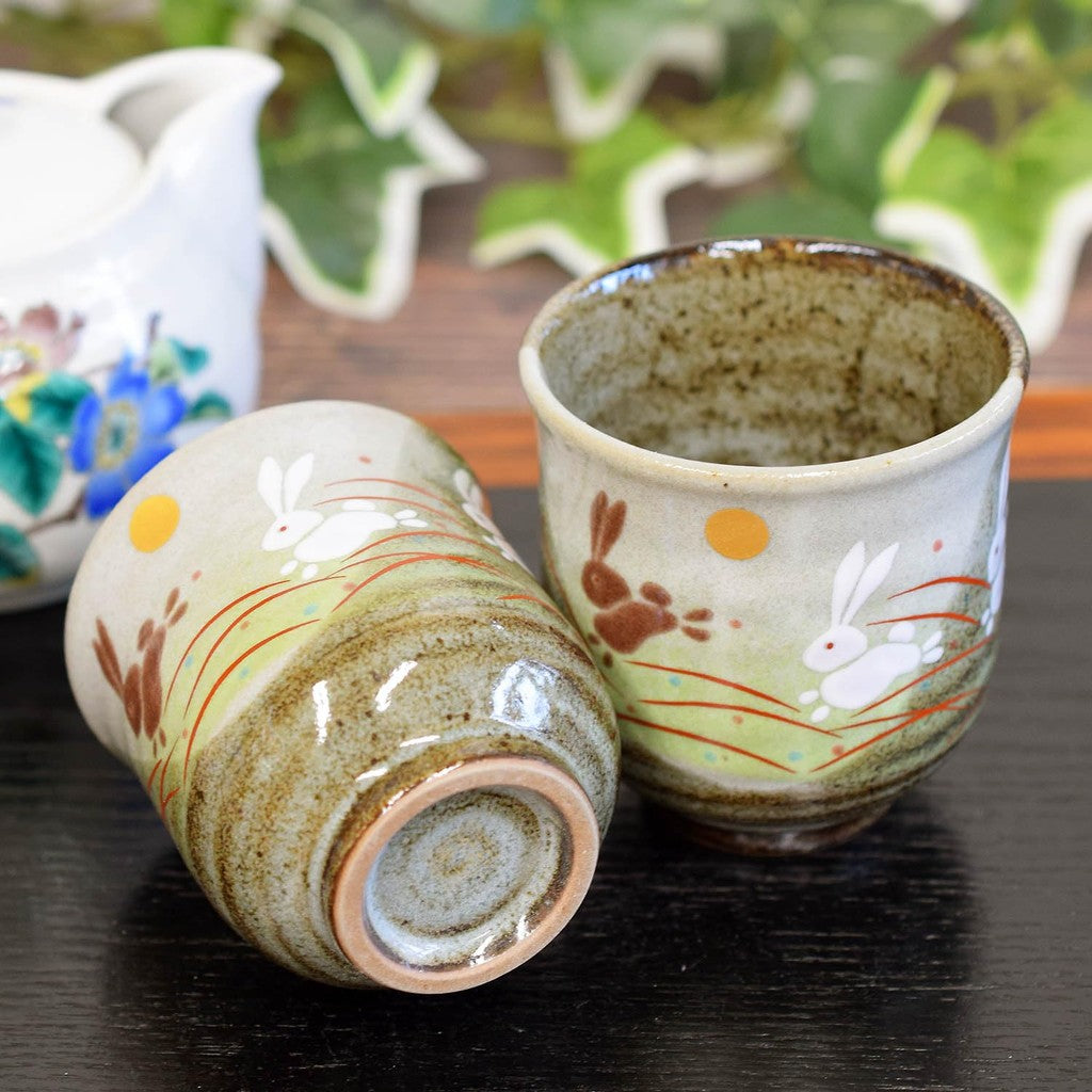 【made in japan】
Pair of stylish tea cups, Kutani ware, couple's tea cups, moon rabbit design, tea bowls, ceramic, brand, Japanese tableware, made in Japan.