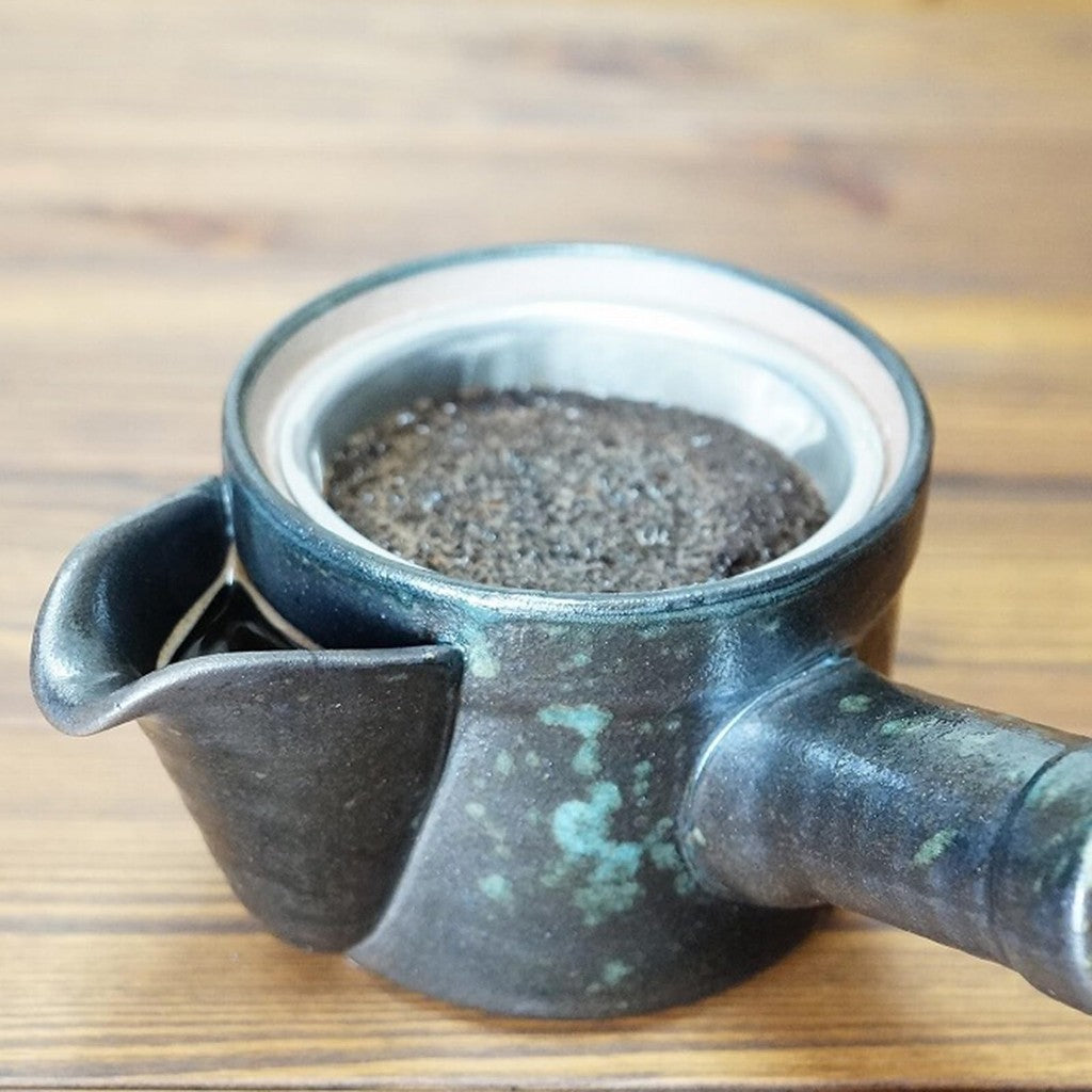 Hasami ware, Chojuro kiln coffee teapot, capacity approximately 300ml (about 2 cups), dishwasher safe, equipped with a filter, just pour hot water and steep for authentic coffee, black glaze, 333548.