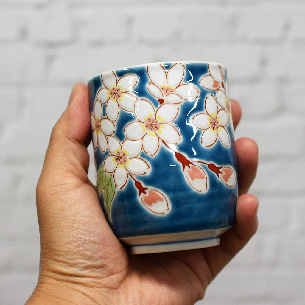 【made in japan】
Waza no Kura Kutani Ware Teacup Sakura Stylish Tea Cup Ceramics Brand Japanese Tableware Gift for Celebrating a 70th Birthday