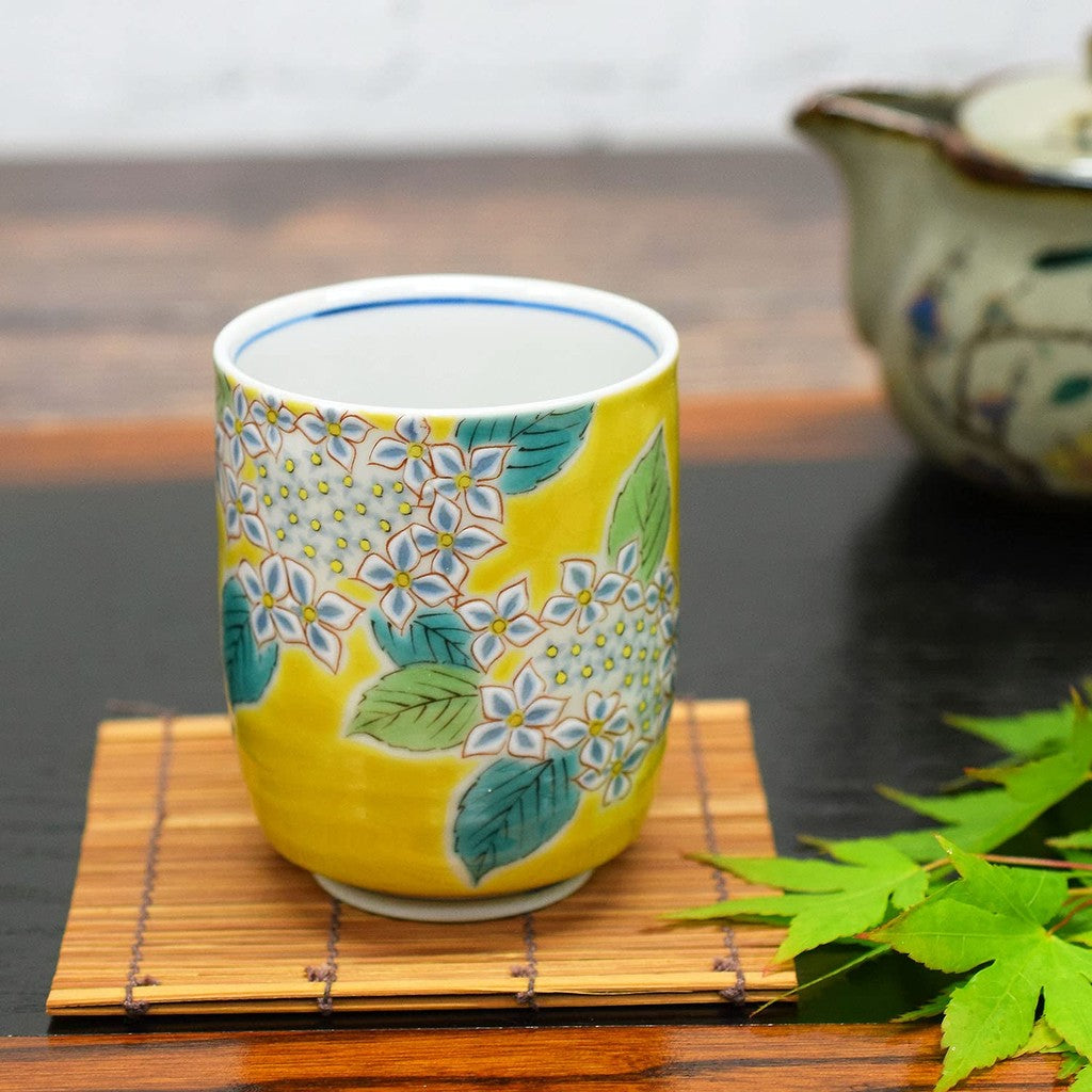 【made in japan】
Waza no Kura Kutani Ware Yunomi (Tea Cup) Hydrangea Stylish Tea Cup Bowl Ceramics Brand Japanese Tableware Kiju Celebration Gift
