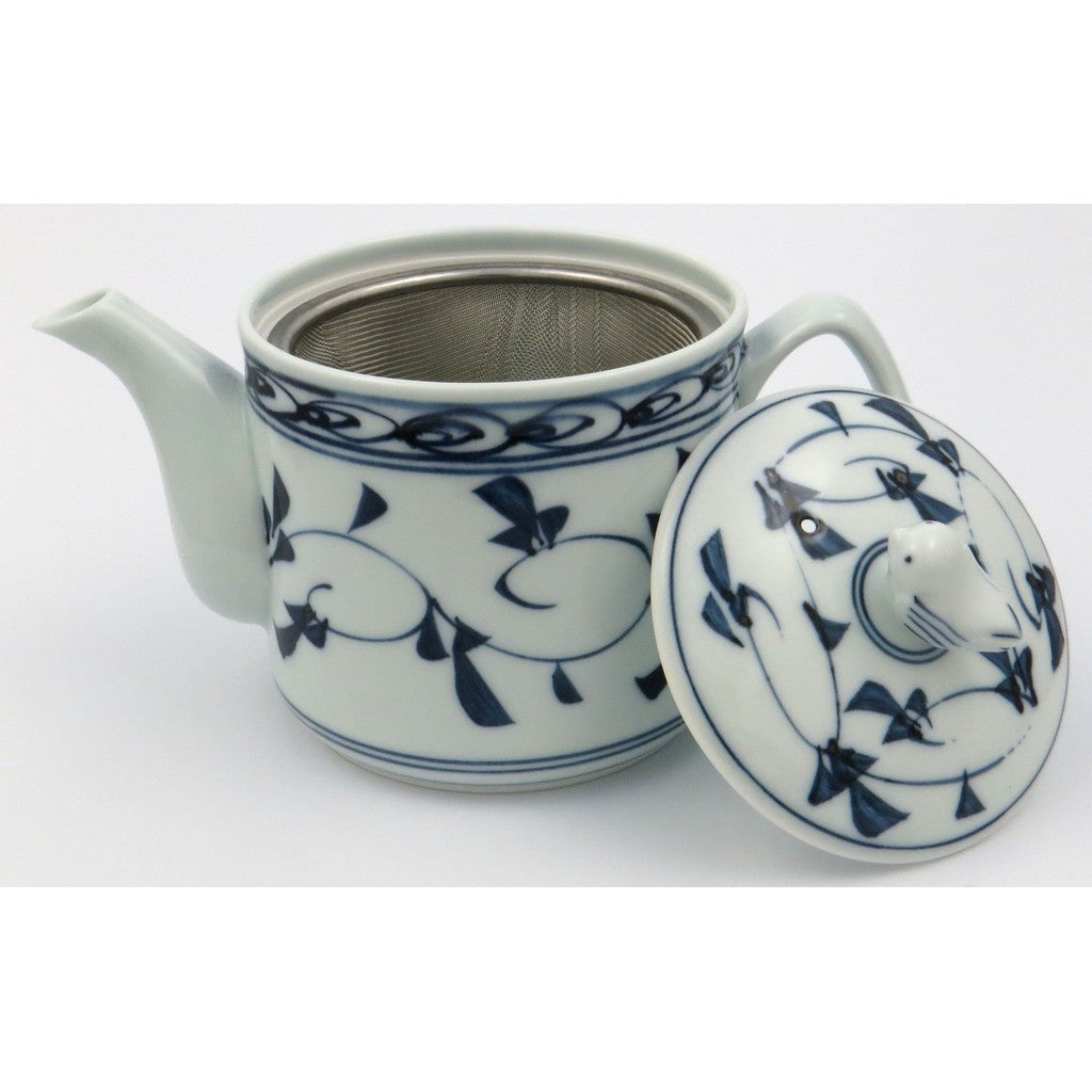 Hasami Yaki Issei Toki Lightweight Fuwari Lightweight Pot Kyūsu Teapot Large Size with Patterned Arabesque, approximately 16.5cm wide × 11.5cm deep × 10.5cm high, capacity about 400ml, porcelain, made in Japan, model number 23306.