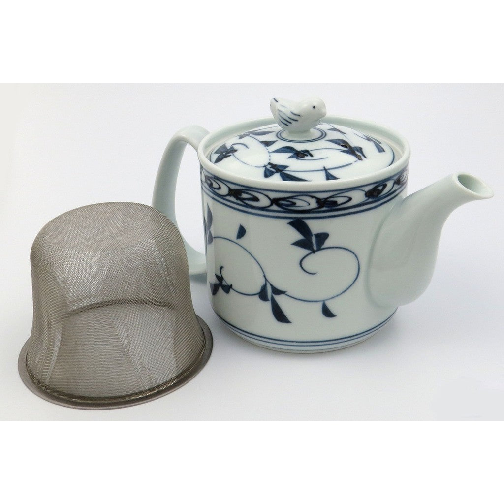 Hasami Yaki Issei Toki Lightweight Fuwari Lightweight Pot Kyūsu Teapot Large Size with Patterned Arabesque, approximately 16.5cm wide × 11.5cm deep × 10.5cm high, capacity about 400ml, porcelain, made in Japan, model number 23306.