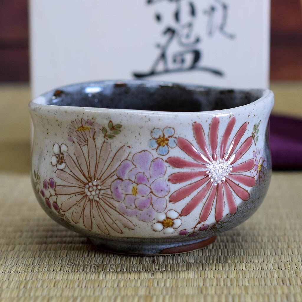 Matcha bowl, ceramic, tea utensils, Kutani ware, matcha tea bowl, Hana brand, matcha, rice bowl, Japanese tableware, made in Japan.