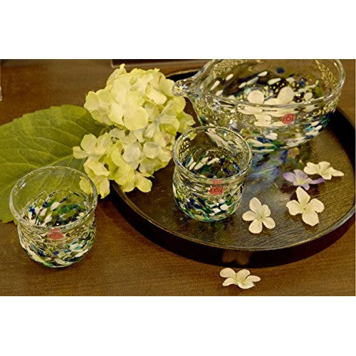 ADERIA Tsugaru Glass Hydrangea Sake Set - Sake Pourer (180ml) and Sake Cups (80ml) - Made in Japan - Stylish Ochoko and Guinomi for Sake - Ideal for Cold Sake - Perfect Gift for Women, Mother’s Day, Father’s Day, Couples, Men - Housewarming Celebrations,