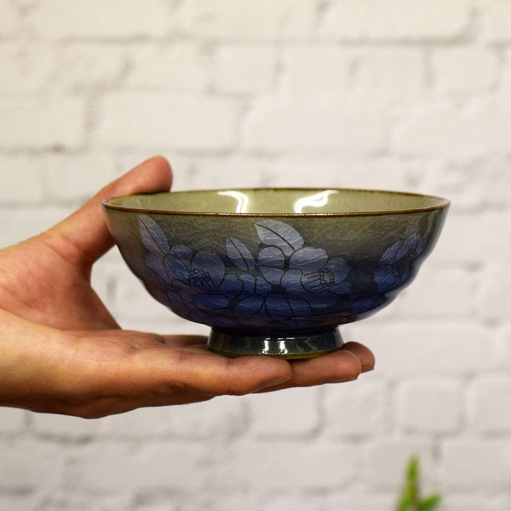 【made in japan】
Waza no Kura Pair Rice Bowls – Stylish Japanese Tableware, Kutani Pottery, Couple's Tea Bowls, Silver-Enhanced Camellia Design, High-End Brand, Gift for Weddings, 60th, 70th, 77th, and 88th Birthdays, Made in Japan.