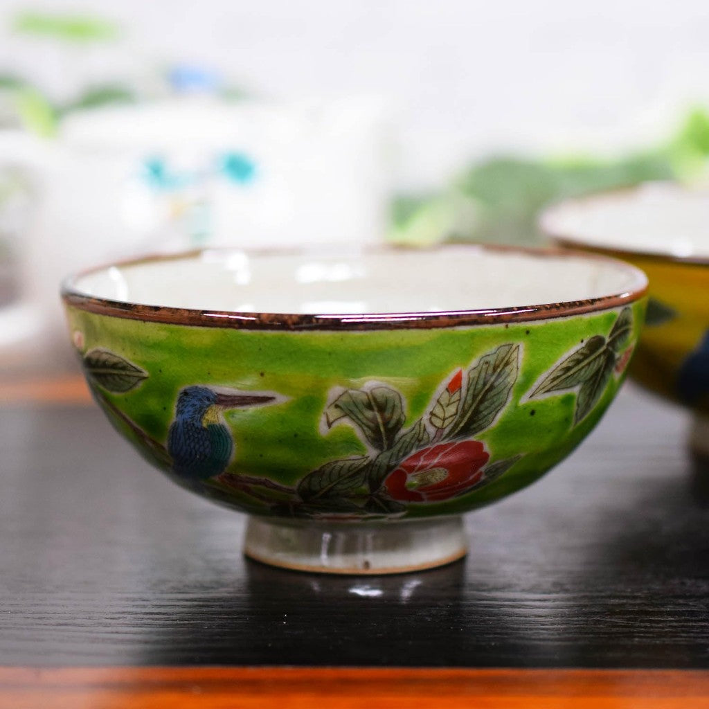 【made in japan】
Waza no Kura Stylish Couple Teacups Set - Kutani Porcelain Rice Bowls with Glazed Flower and Bird Design, High-Quality Japanese Tableware, Perfect Gift for Wedding Anniversaries and Celebrations.