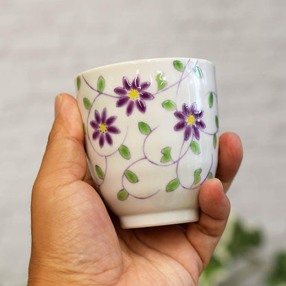 【made in japan】
Waza No Kura Elegant Pair of Japanese Kutani Tea Cups for Couples, Featuring Floral and Arabesque Patterns, High-Quality Ceramic, Authentic Japanese Tableware.