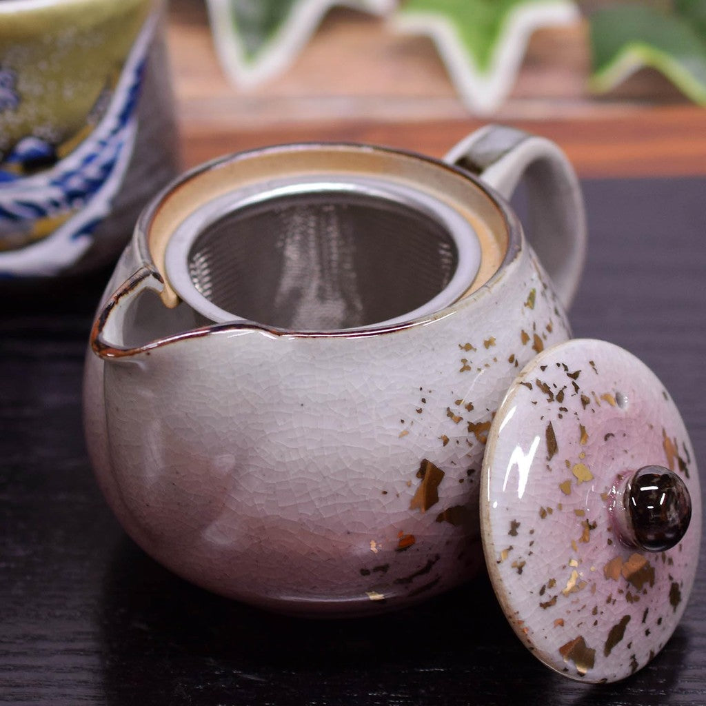 【made in japan】
Stylish Japanese Pottery Teapot by Waza no Kura - Kutani Ware with Glazed Colorful Design and Strainer, High-Quality Ceramic Tableware, Perfect for Gifts, Made in Japan.
