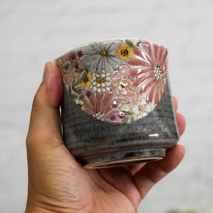 【made in japan】
Stylish Kutani Ware Red Teacup by Waza no Kura - Japanese Ceramic Tableware, Perfect Gift for Birthdays and Traditional Celebrations (60th, 70th, 77th, 80th, 88th)