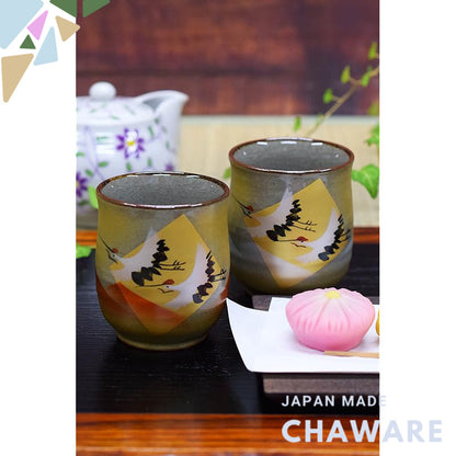 【made in japan】
Stylish Kutani Porcelain Pair of Tea Cups with Gold-leaf Cranes – Elegant Japanese Tableware for Couples