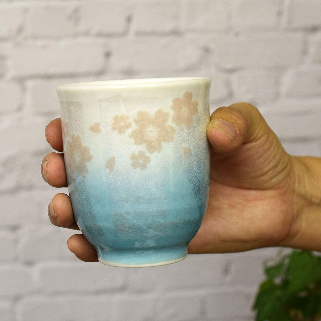 【made in japan】
Stylish Japanese Kutani Ceramic Pair Tea Cups - Silver Sakura Design, Perfect for Couples. Ideal for Anniversaries, Birthdays, and Special Celebrations. Authentic Japanese Tableware Gift.