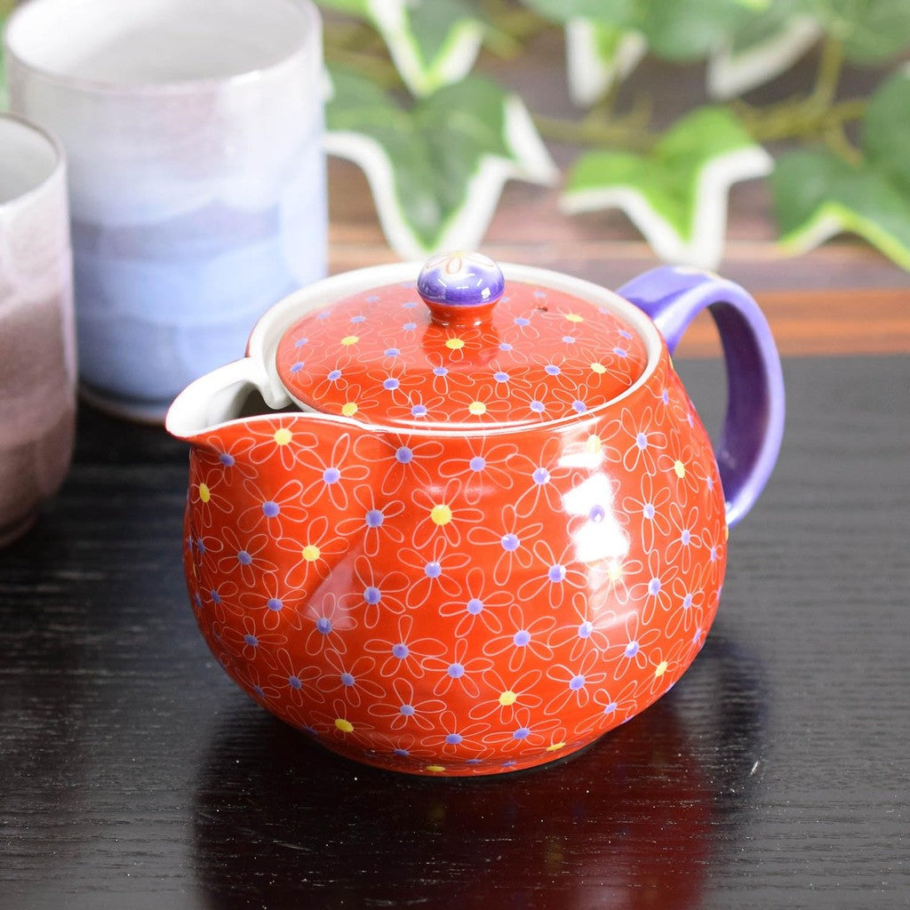 【made in japan】
Elegant Japanese Kyusu Teapot - Kutani Ceramic with Vermilion Floral Design, Includes Infuser, Authentic Japanese Tableware. Perfect for Tea Lovers!