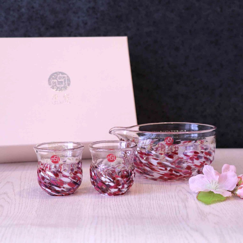 ADERIA Tsugaru Glass Flower Reflection Flower Raft Sake Set Includes Sake Pourer (180ml) and Cups (80ml) Made in Japan Ochoko Sake Cups for Sake Stylish Glassware for Cold Sake Gift for Women Mother's Day Father's Day Couples Men Housewarming Celebration