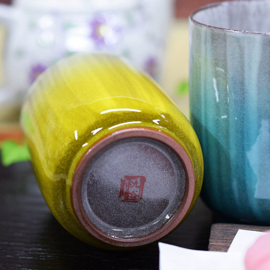 【made in japan】
Elegant Set of Japanese Kutani Ware Tea Cups - Stylish Pair of Ceramic Tea Bowls for Couples, Handcrafted in Japan, Perfect for Authentic Japanese Dining Experience.