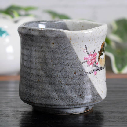 【made in japan】
Stylish Kutani Ware Large Tea Cup with Fuku Suzume Design - Perfect for Japanese Dining, Ideal Birthday Gift, 60th, 70th, 77th, 80th, 88th Anniversary Celebrations. Beautiful Ceramic Tableware Made in Japan.