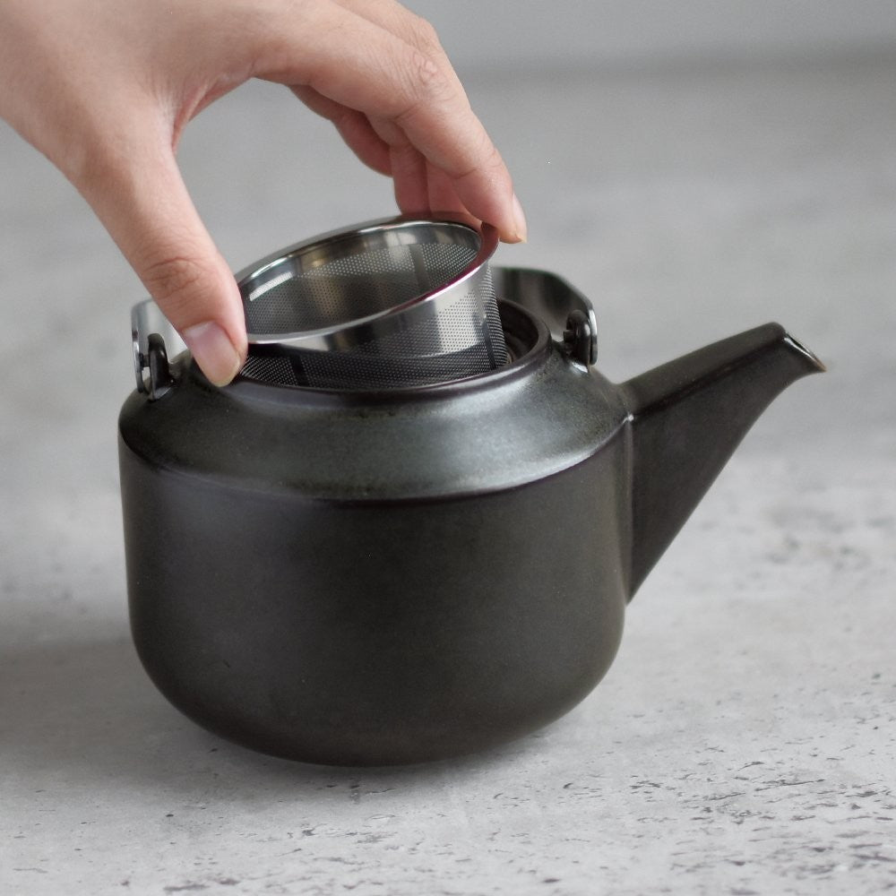 KINTO LT 600ml Teapot with Strainer - Dishwasher Safe, White/Black