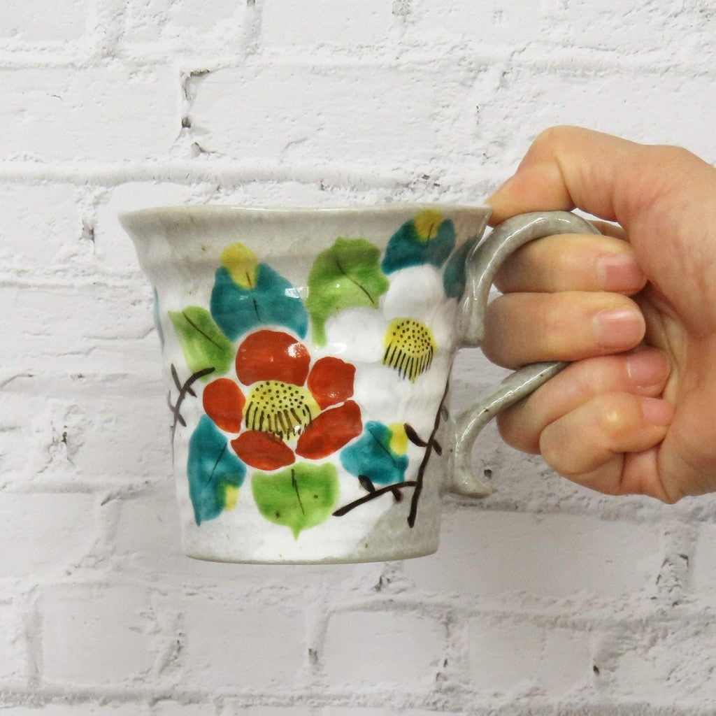 【made in japan】
Stylish Kutani Ware Mug with Camellia Design - Japanese Porcelain Tableware, Perfect for Home or Gifts, Premium Quality Made in Japan