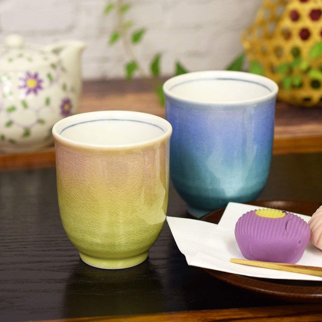 【made in japan】
Stylish Kuniyaki Yukata Cup Pair for Couples - Silver Glaze, Ceramic Tea Bowl, Japanese Tableware, Brand Quality, Made in Japan. Perfect for tea lovers!