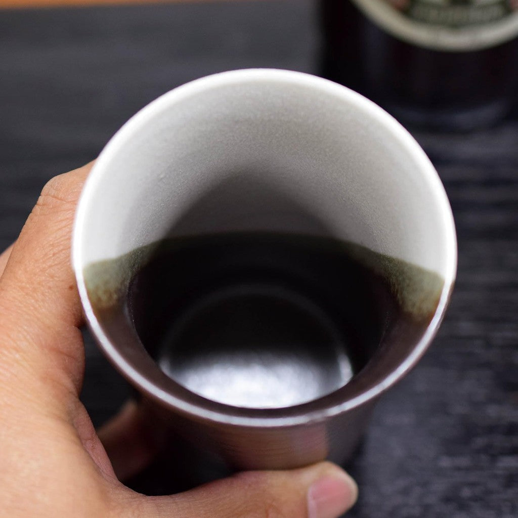 【made in japan】
Elegant Japanese Beer Glass made from Kutani Porcelain, featuring a stylish Hare design. Premium quality tableware, perfect for enjoying drinks. Authentic Japanese craftsmanship.