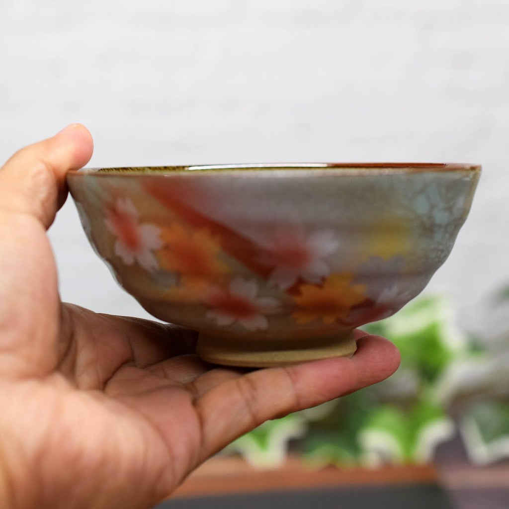 【made in japan】
Waza no Kura Elegant Pair of Rice Bowls - Japanese Kutani Pottery for Couples with Sunflower Design, Premium Tableware Gift for Weddings, Birthdays, and Special Celebrations, Made in Japan.