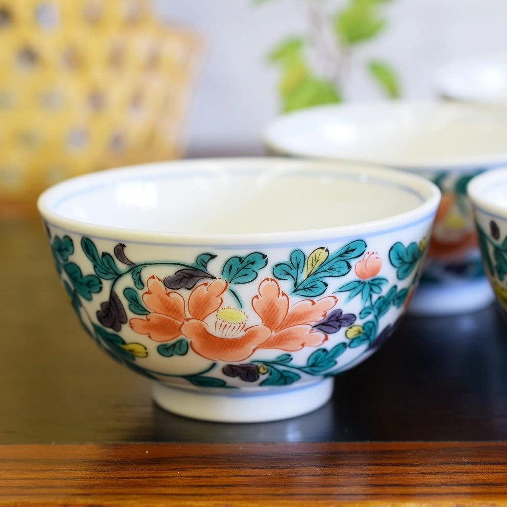 【made in japan】
Stylish Kutani Ware Tea Cup Set of 5 – Elegant Peony Scroll Design, High-Quality Ceramic, Perfect for Entertaining Guests, Premium Japanese Tableware