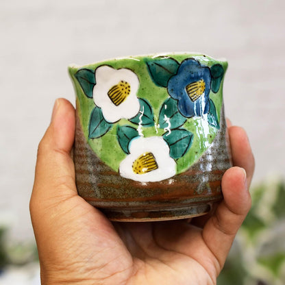 【made in japan】Waza no Kura Stylish Japanese Tea Cup, Kutani Ware, Camellia Design, Ceramic Sake and Tea Mug, Premium Tableware, Made in Japan, Perfect for Traditional Japanese Dining.