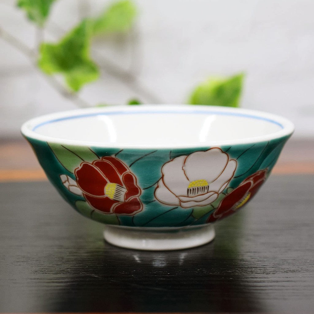 【made in japan】
Kutani Ware Rice Bowl by Wazano-Kura, featuring Camellia Design, High-Quality Ceramic Tableware, Perfect for Traditional Japanese Dining, Ideal Gift for 60th Birthday Celebrations.