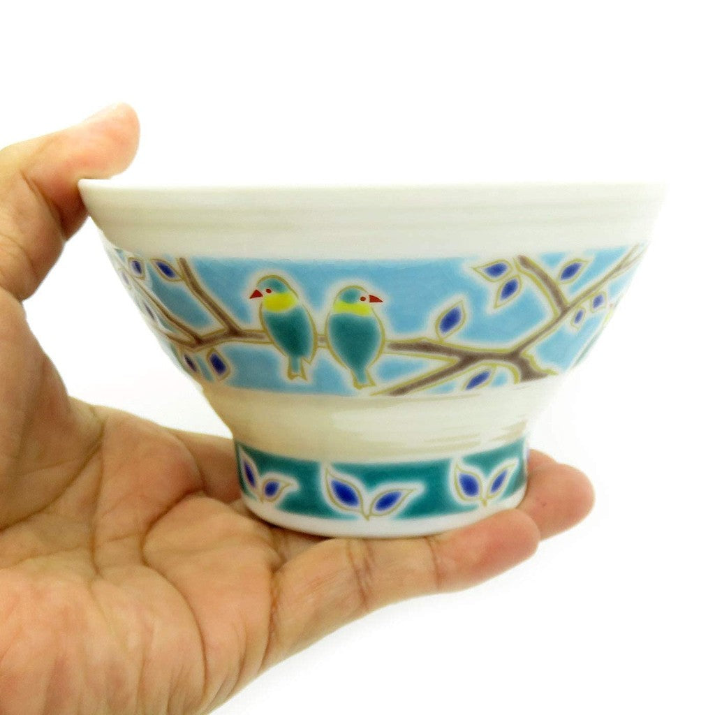 【made in japan】
"Waza no Kura Kutani Porcelain Chendan Rice Bowl with Bird Design - Stylish Tableware for Japanese Cuisine, Perfect Gift for 60th Birthday Celebrations"