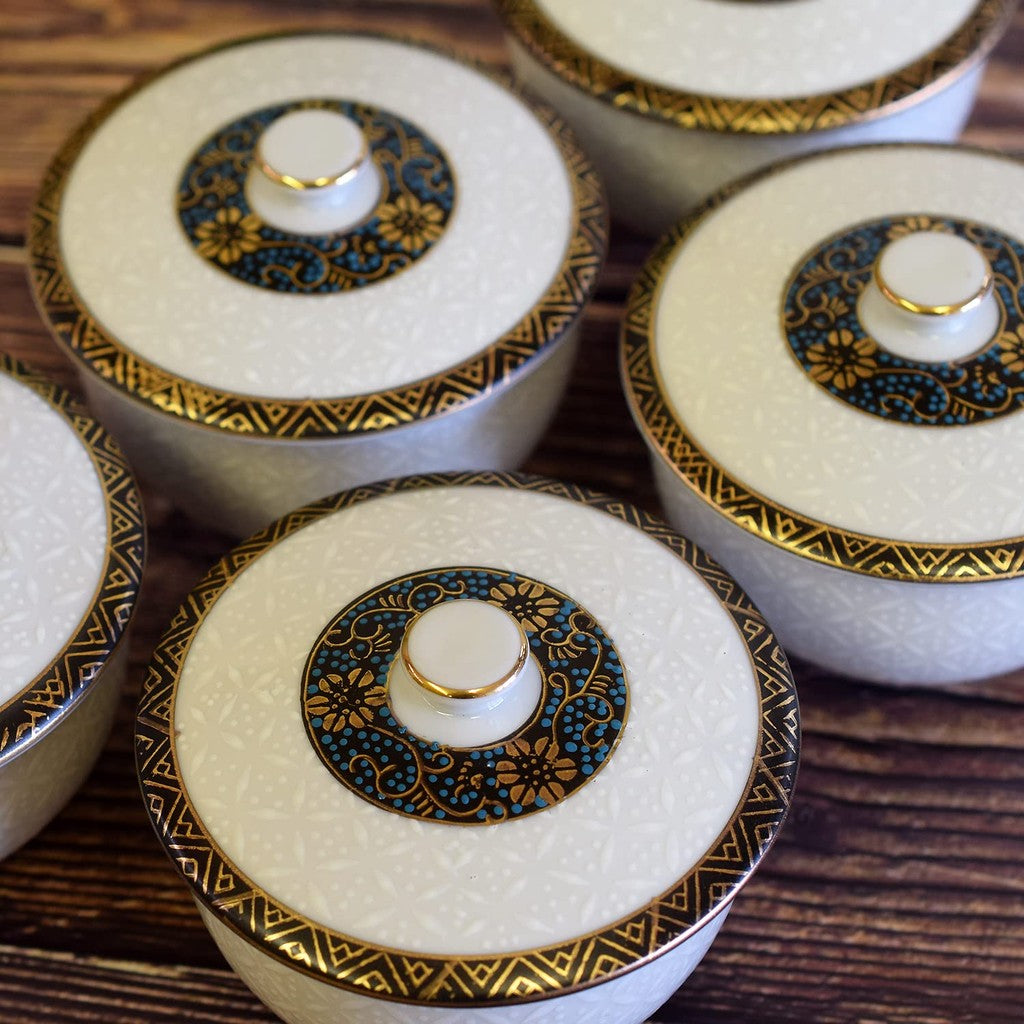 【made in japan】
Stylish Kutani Ceramic Tea Cups with Lids - Set of 5 White Shippō Design, High-End Dinnerware for Guests, Elegant Japanese Tableware.